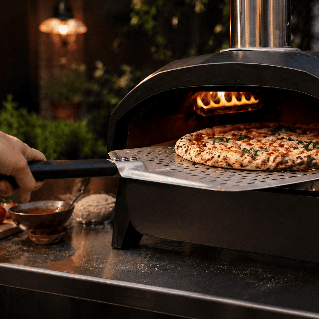 Pelle à pizza perforée — 14 pouces