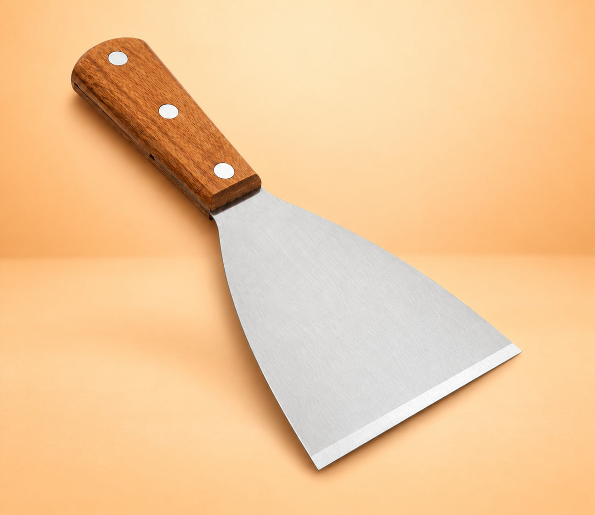 Spatule à pâtons en inox pour pizza, lame trapèze et manche en bois, vue de face
